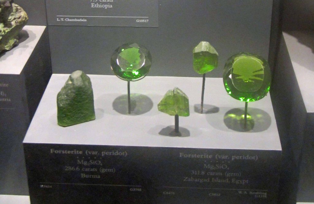 A closer view of some of the pretty peridot gemstones. 